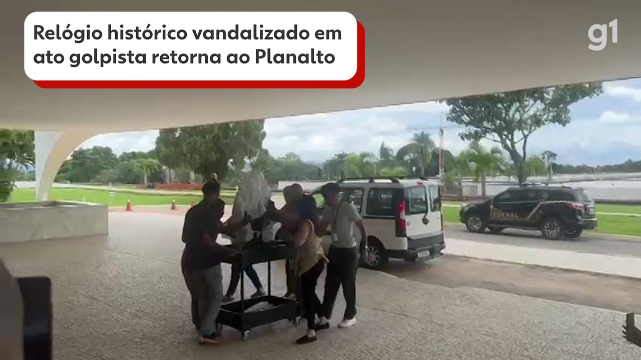 Após restauro, relógio histórico vandalizado em ato golpista retorna ao Planalto