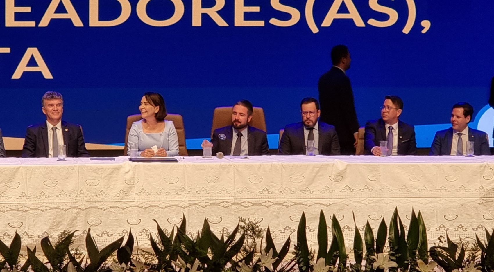 ‘Assumo o compromisso de cuidar das pessoas’, diz Emília Corrêa ao ser empossada prefeita de Aracaju