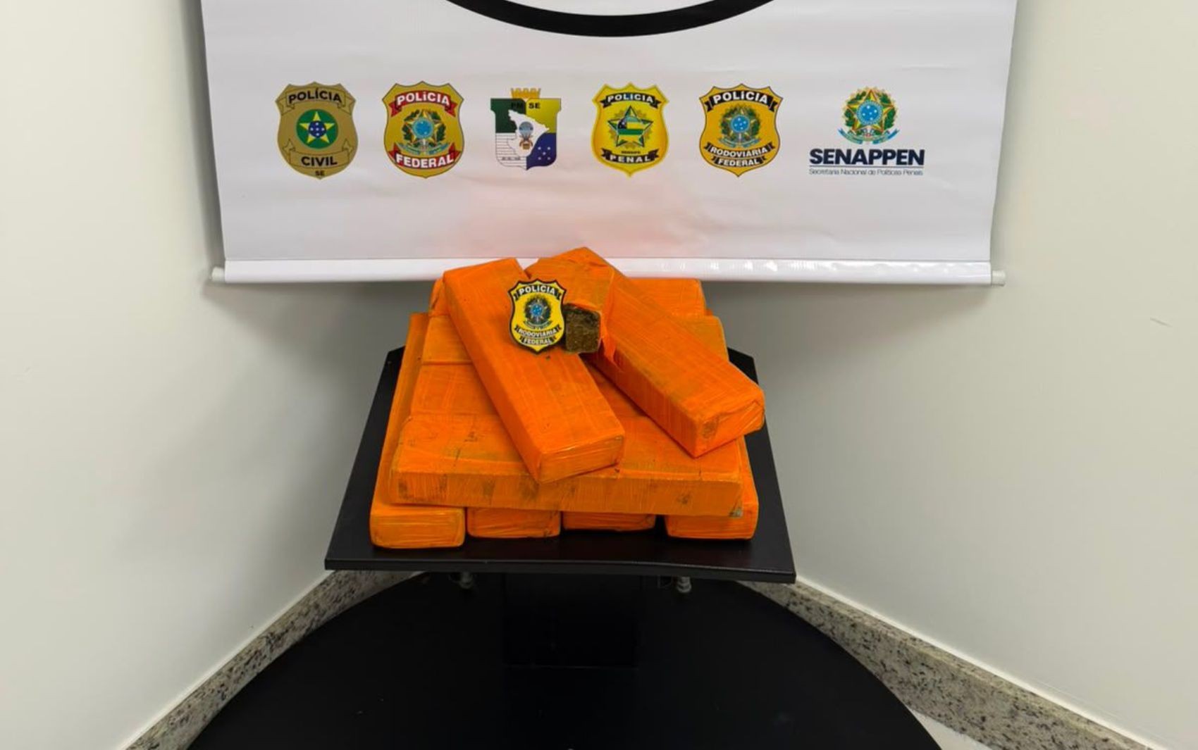 Motorista é preso com 10 quilos de drogas na BR-101, em São Cristóvão