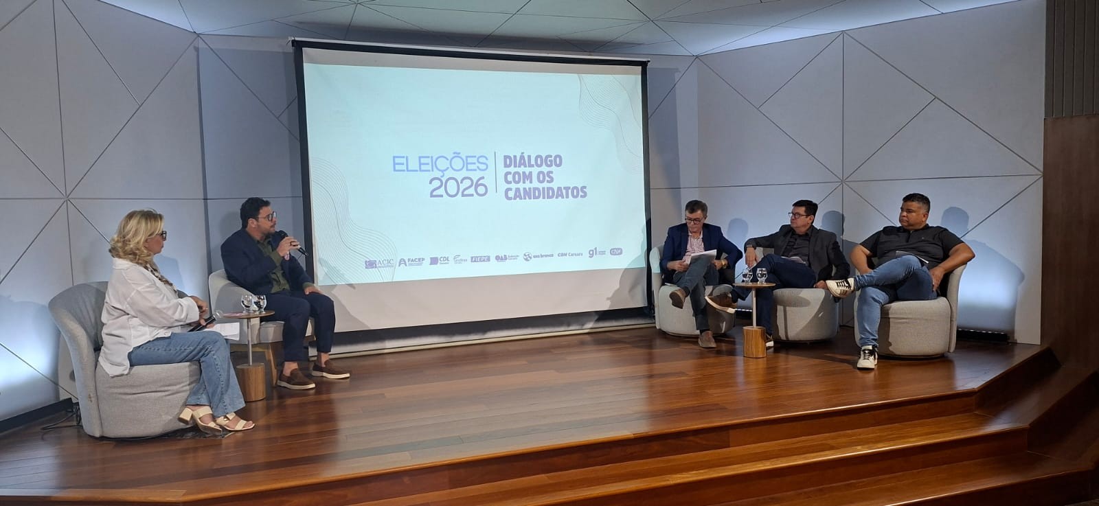 Ivan Moraes, candidato ao Governo de PE, participa de sabatina do Grupo Asa Branca