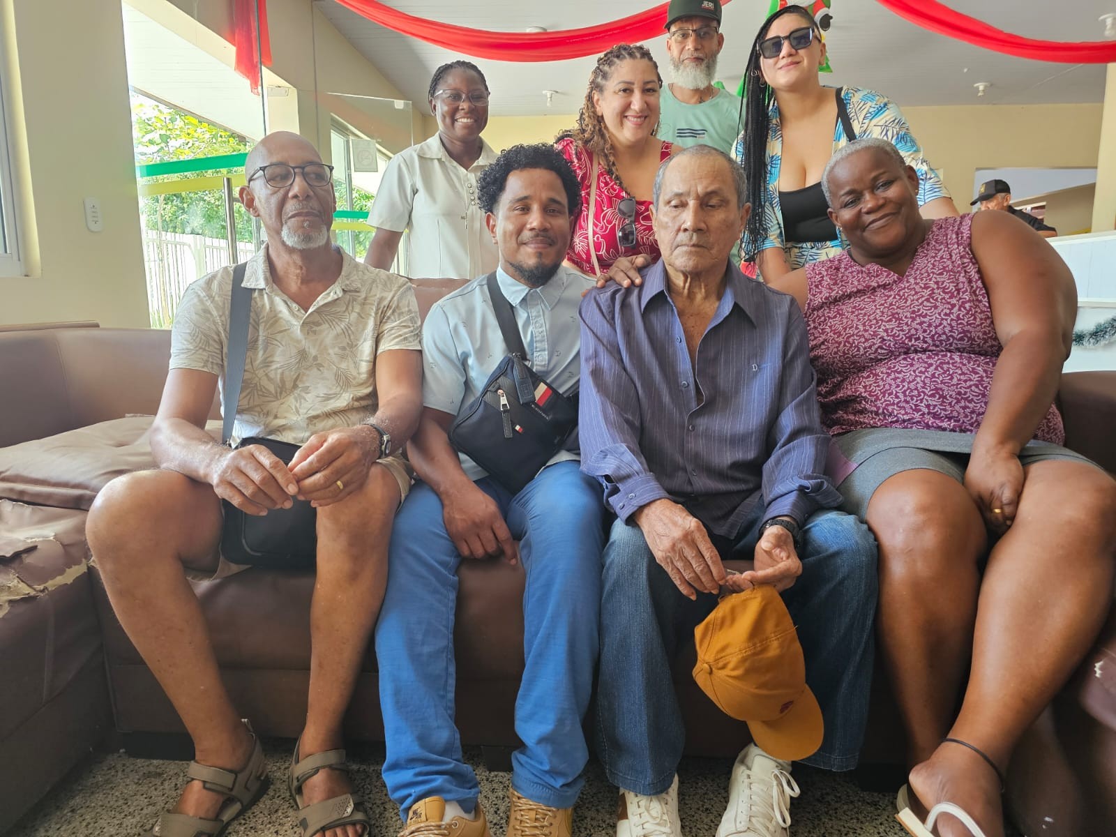 Após 35 anos, filho que vivia na Guiana Francesa reencontra pai em abrigo no Amapá