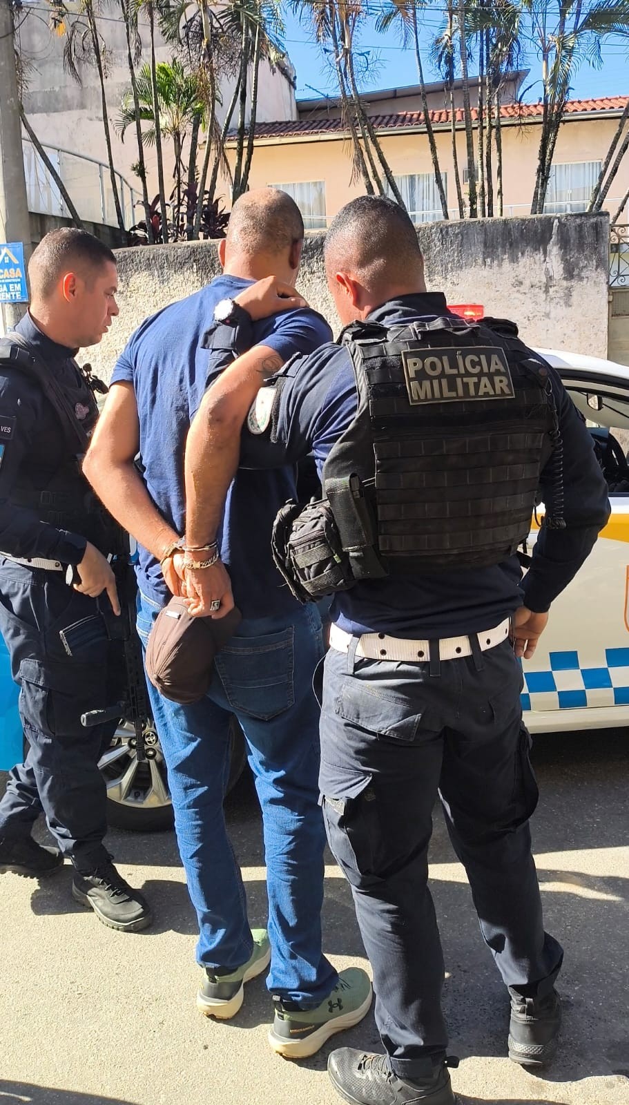 Motorista desobedece ordem de parada e tenta atropelar policial em Barra do Piraí