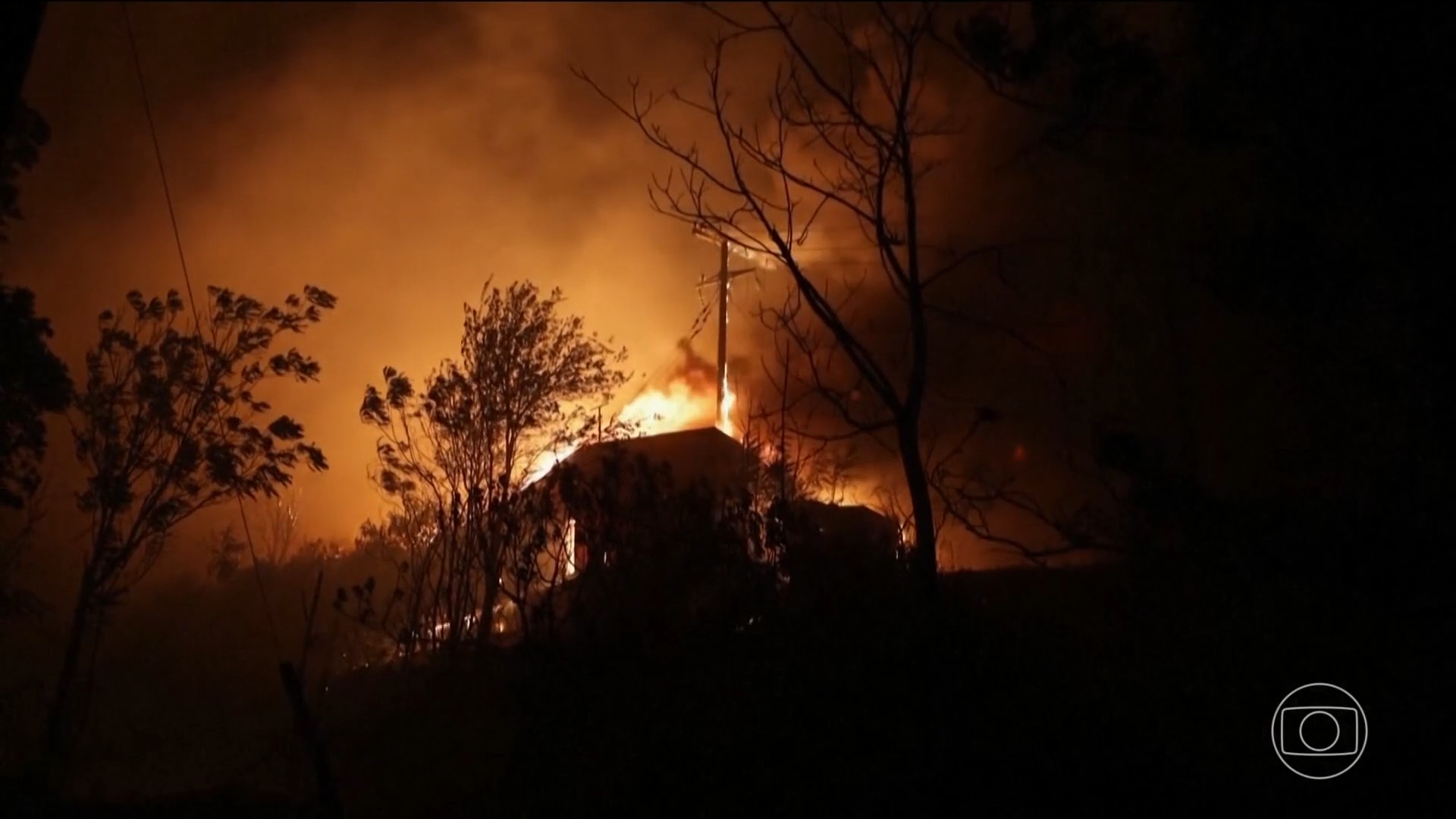 'Uma zona de guerra': incêndios ficam fora de controle na França e na Espanha em meio ao calor extremo