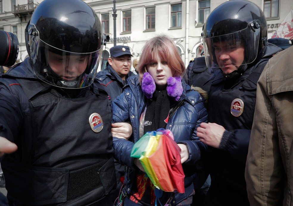 Rússia pode bloquear o Facebook por emojis homossexuais 