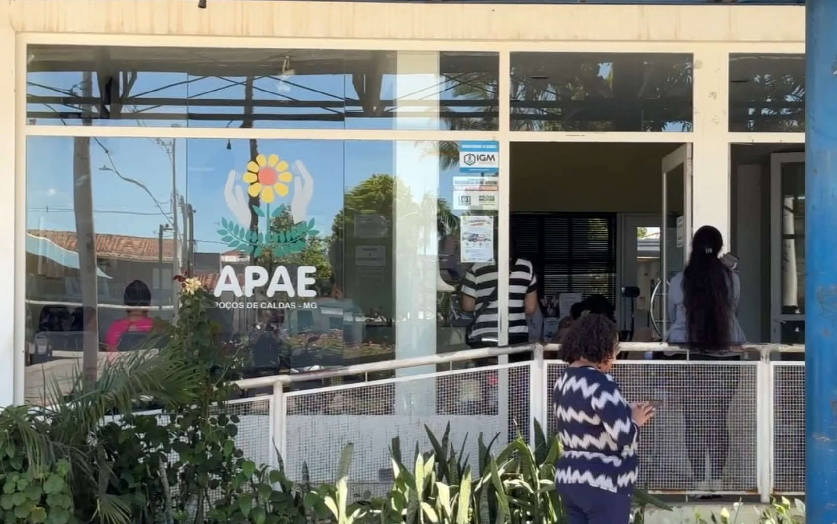 Prefeitura de Poços de Caldas atrasa repasses a instituições; Apae alerta para risco aos atendimentos