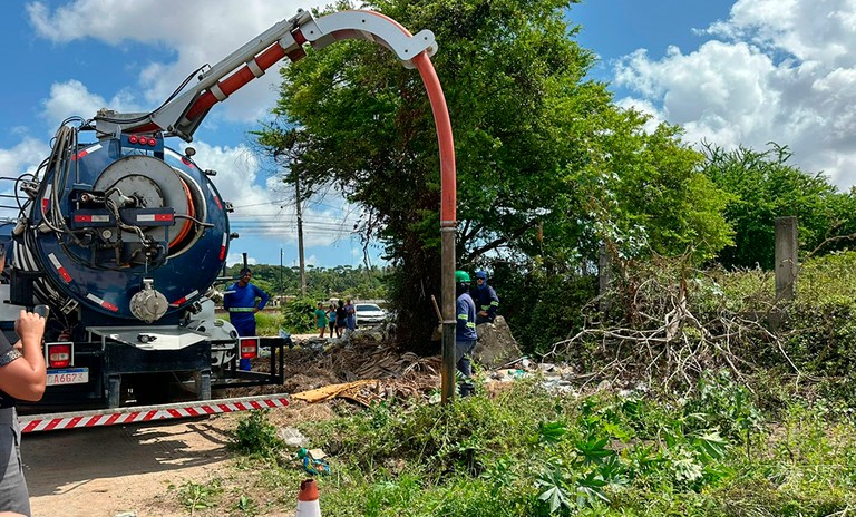 Indústria alimentícia é embargada e multada por despejo irregular de efluentes em João Pessoa
