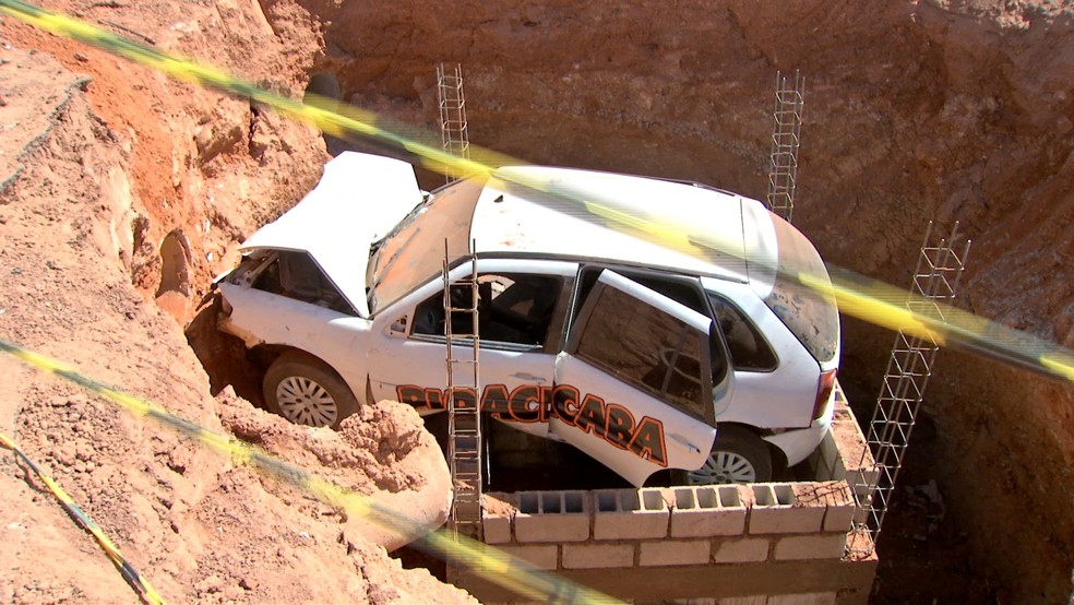Veículo ficou destruído — Foto: Kairo Oliveira/TVCA