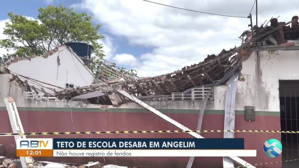 Teto de escola municipal desaba em Angelim