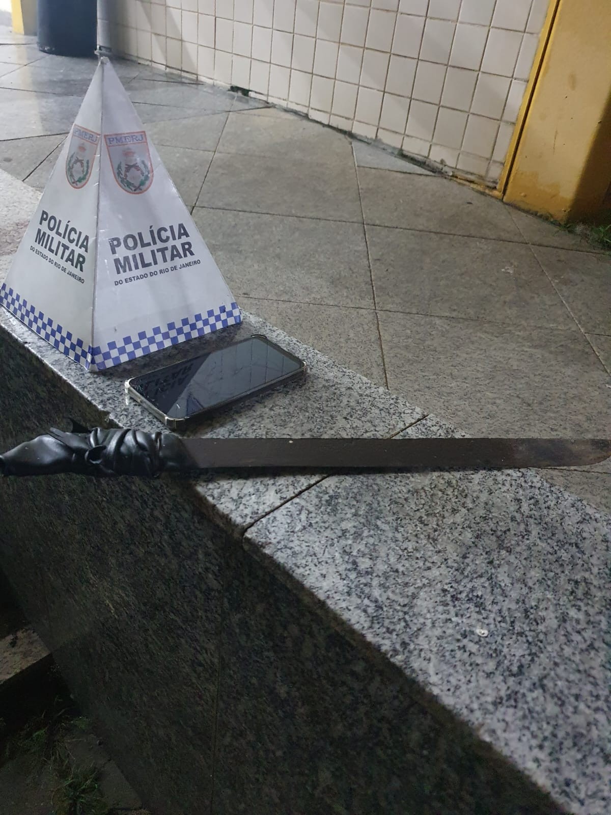 Homem é preso por ameaçar com facão e manter companheira em cárcere privado em Três Rios 