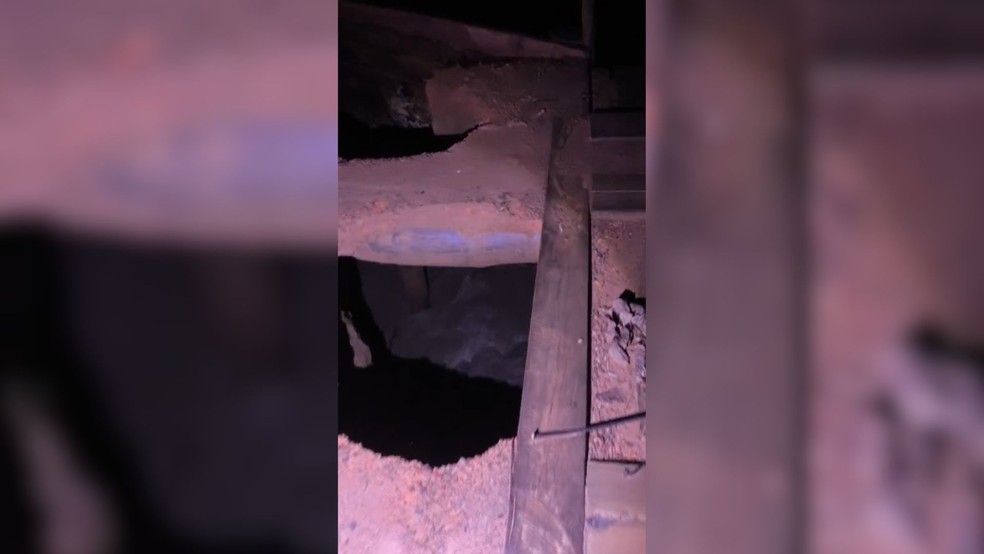 Fortes chuvas derrubam &aacute;rvores e danifica pontes em Nhandeara (SP) &mdash; Foto: Divulga&ccedil;&atilde;o/WhatsApp