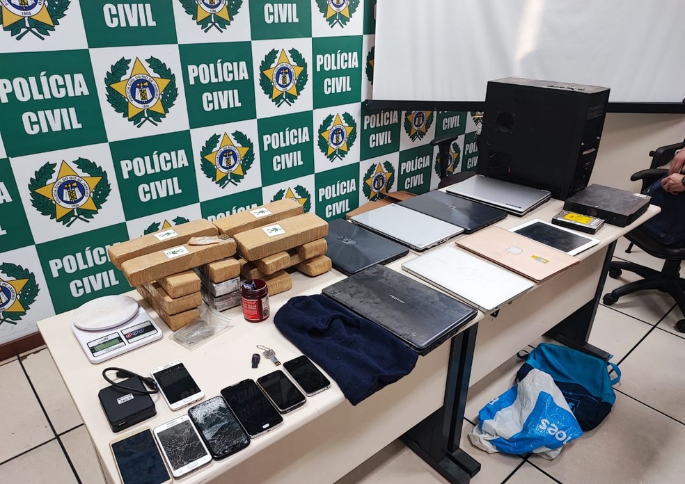 Material apreendida em operação na cidade de Itaperuna — Foto: Polícia Civil