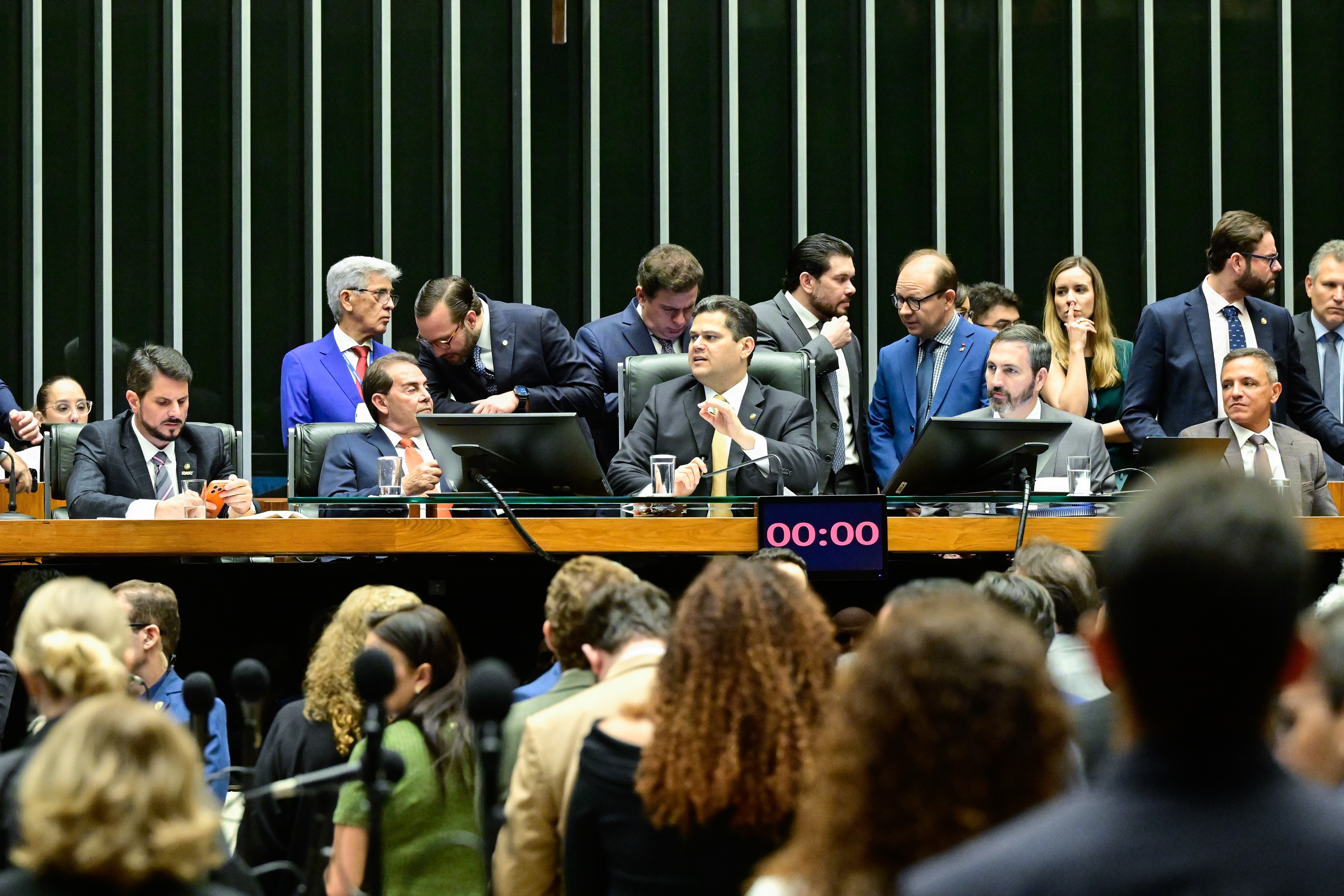 Após Congresso derrubar veto de Lula, discussão sobre redução de penas deve voltar ao Supremo
