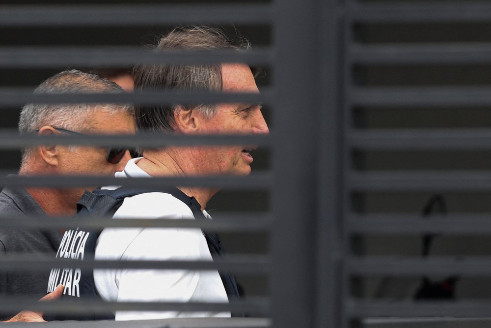 Alexandre de Moraes decidirá se mantém a prisão domiciliar de Jair Bolsonaro nesta quinta-feira
