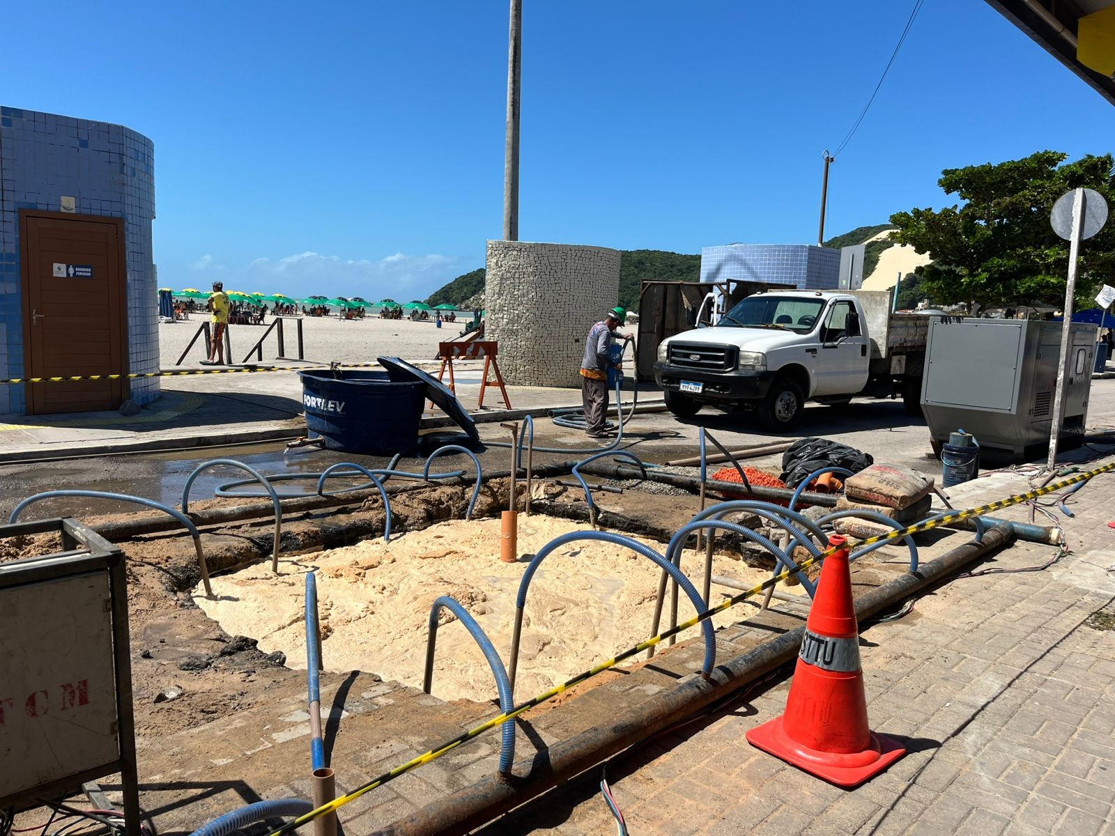 Rua Erivan França, em Ponta Negra, é interditada para obra da Caern