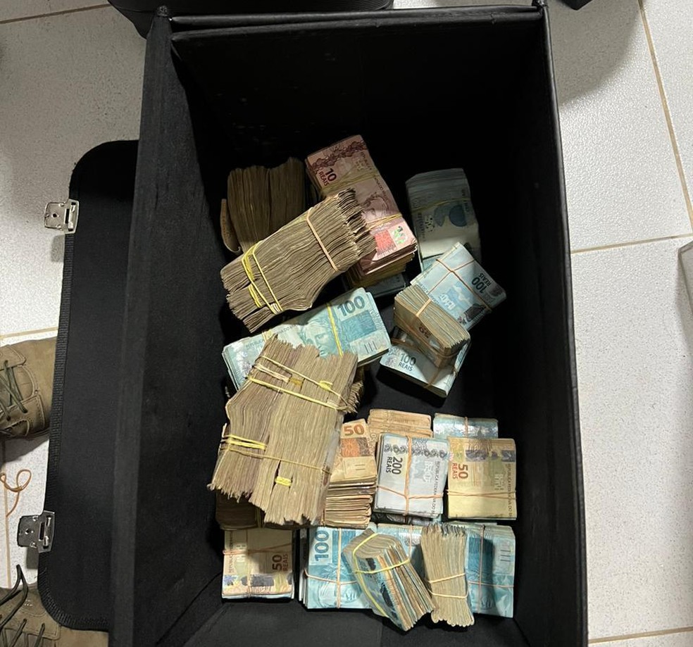 Dinheiro apreendido pela Polícia Federal em Barueri — Foto: Divulgação/PF