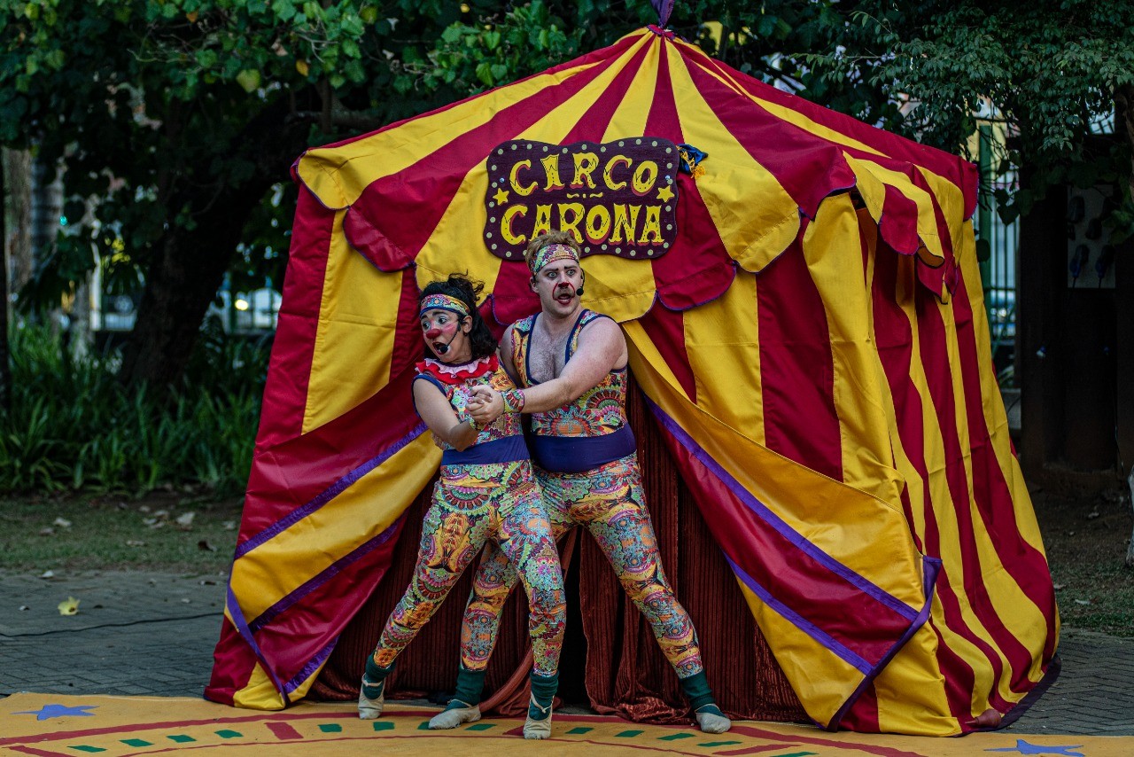 Companhia dos Tortos propõe encontro sensível de gerações por meio de espetáculo circense no Centro de Referência do Idoso