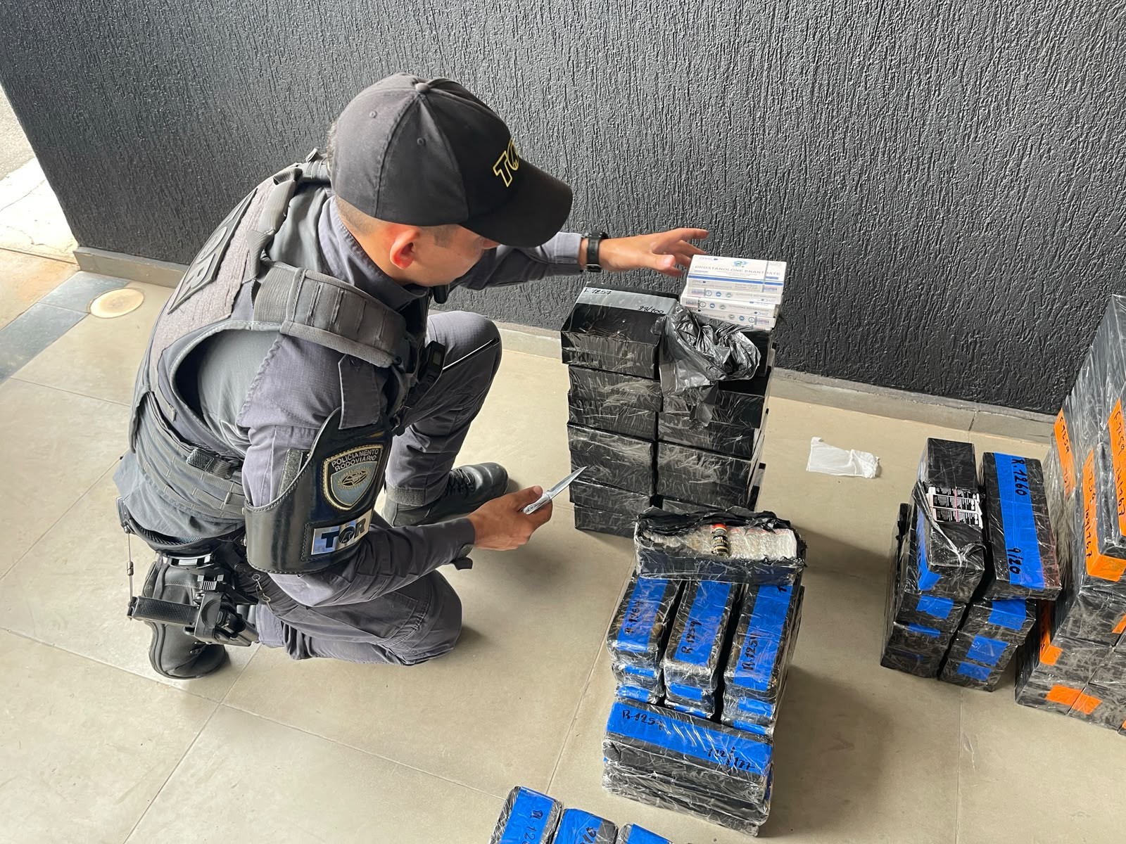 Polícia prende homem transportando mais de R$ 800 mil em produtos contrabandeados em Cesário Lange