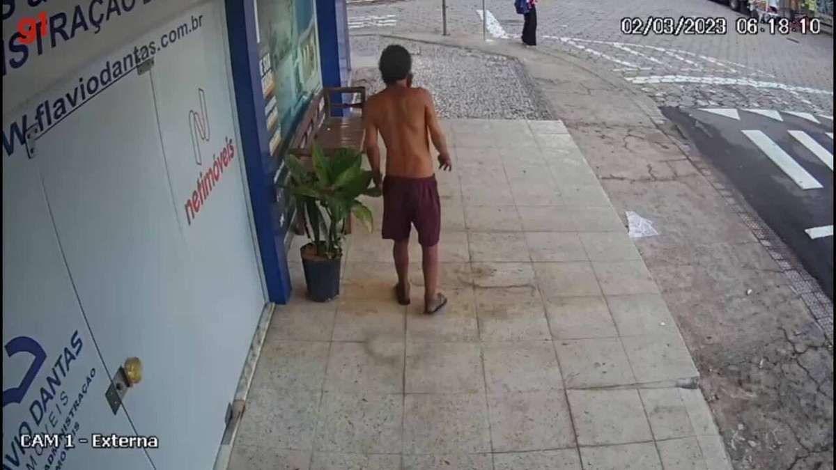 Morador em situação de rua agride estudante em Vitória