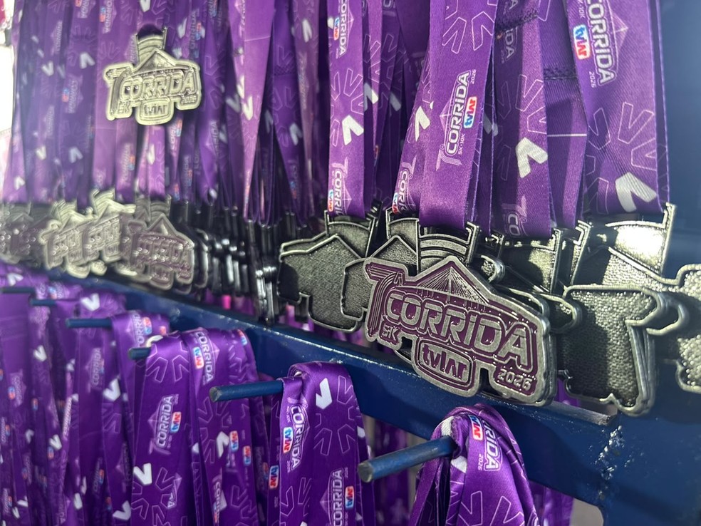 Medalhas da 7ª Corrida TVLAR — Foto: Patrick Marques/g1 AM