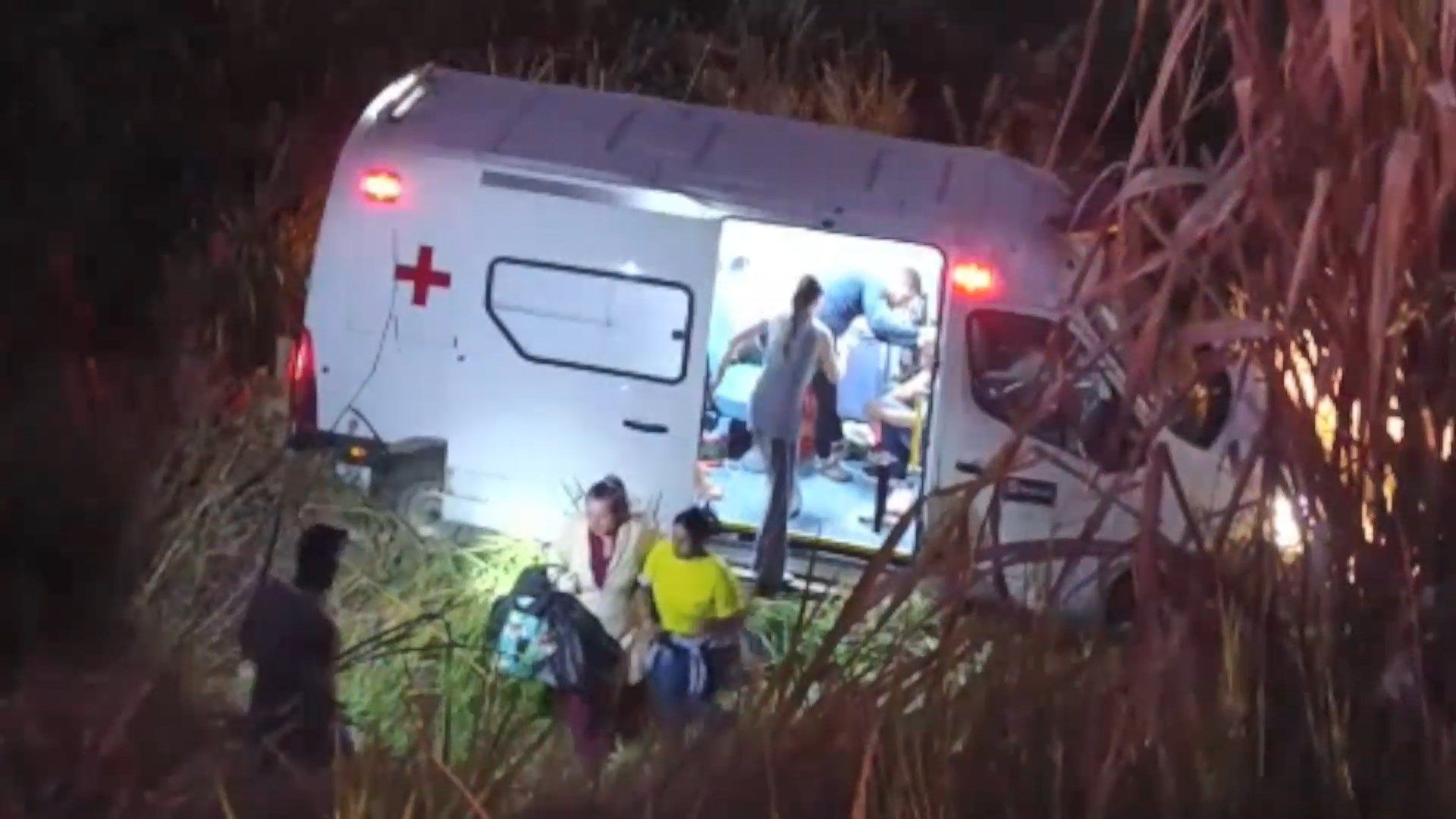 VÍDEO: Motorista de ambulância sofre convulsão, perde contro