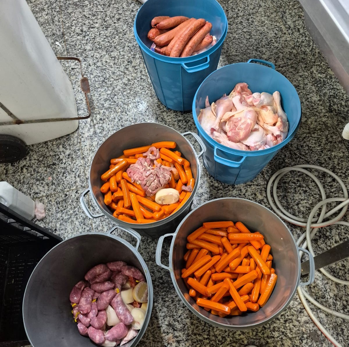 Procon descarta 136 kg de carnes impróprias e autua supermercado de Ferraz de Vasconcelos