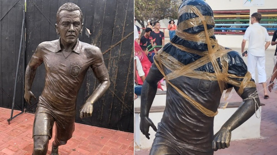 Estátua de Daniel Alves é alvo de protestos desde prisão do ex-jogador