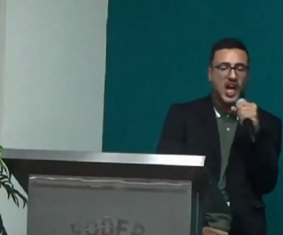 Vereador foi cassado após gesto considerado obsceno na tribuna da Câmara de Avaí (SP) — Foto: Câmara de Avaí/Reprodução