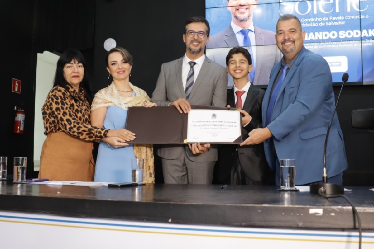 Apresentador Fernando Sodake recebe título de cidadão soteropolitano