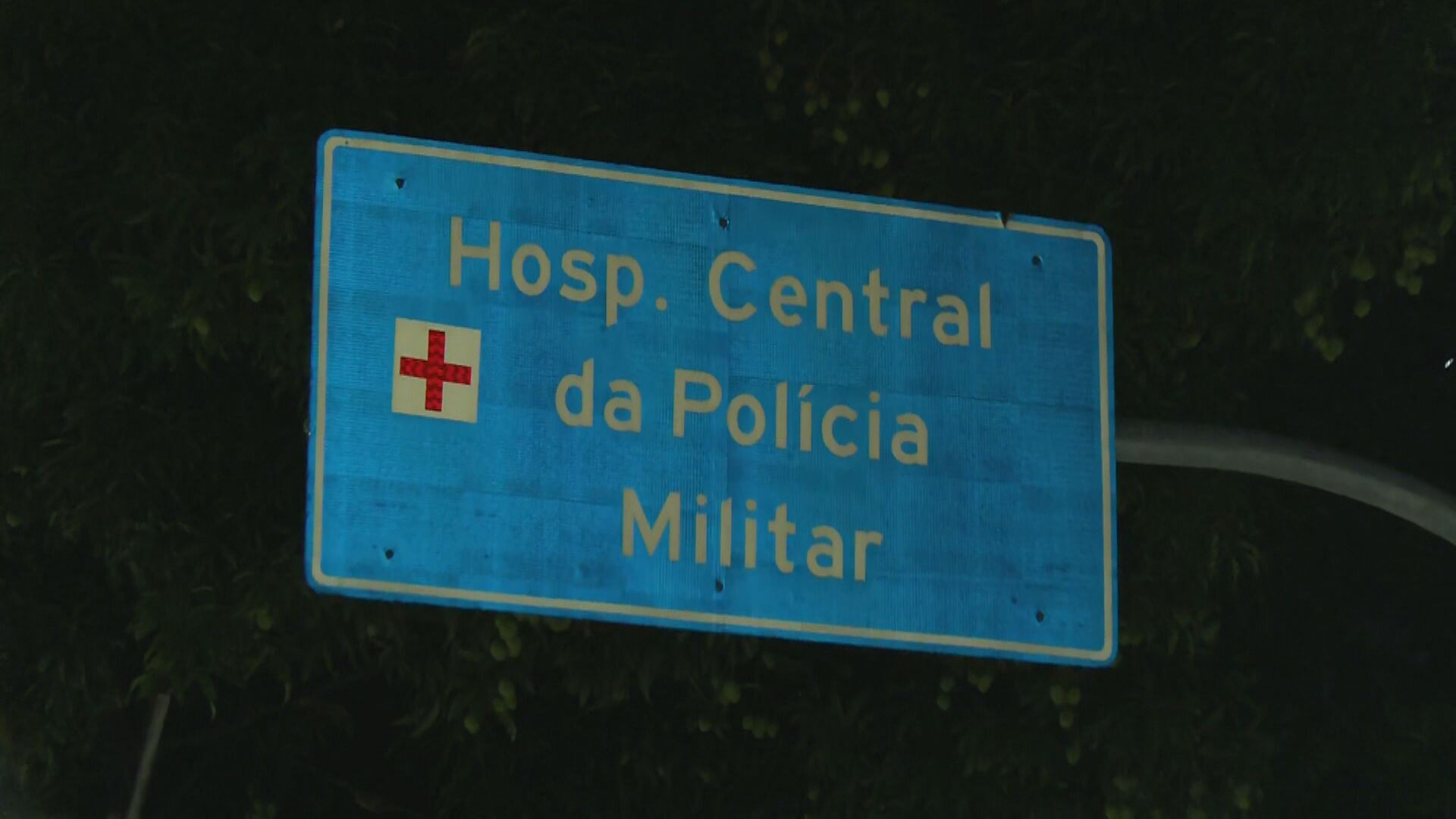 PM reage a tentativa de assalto, é baleado e fere dois criminosos na Linha Vermelha