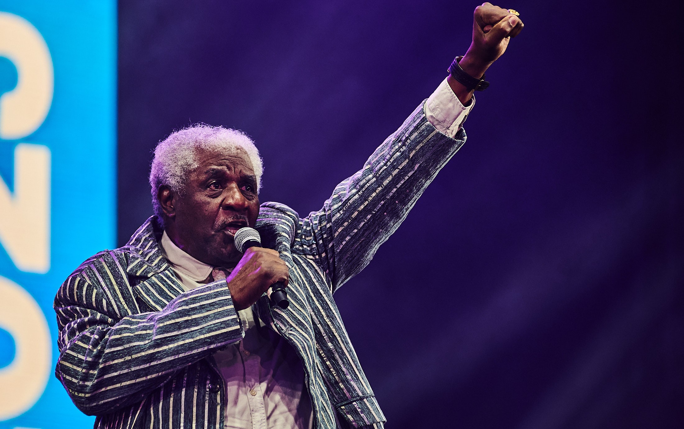 Aos 95 anos, Tony Tornado imortaliza black music no Palco Brasil do João Rock 2025