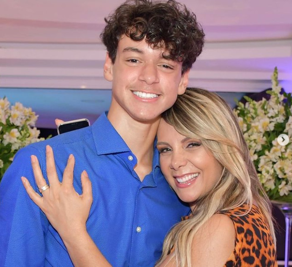 Carla perez tem quantos anos