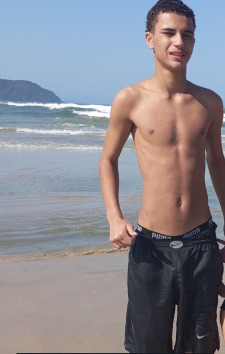 Guarda-vidas fazem buscas por adolescente de SP que desapareceu no mar na Praia de Juquehy, em São Sebastião