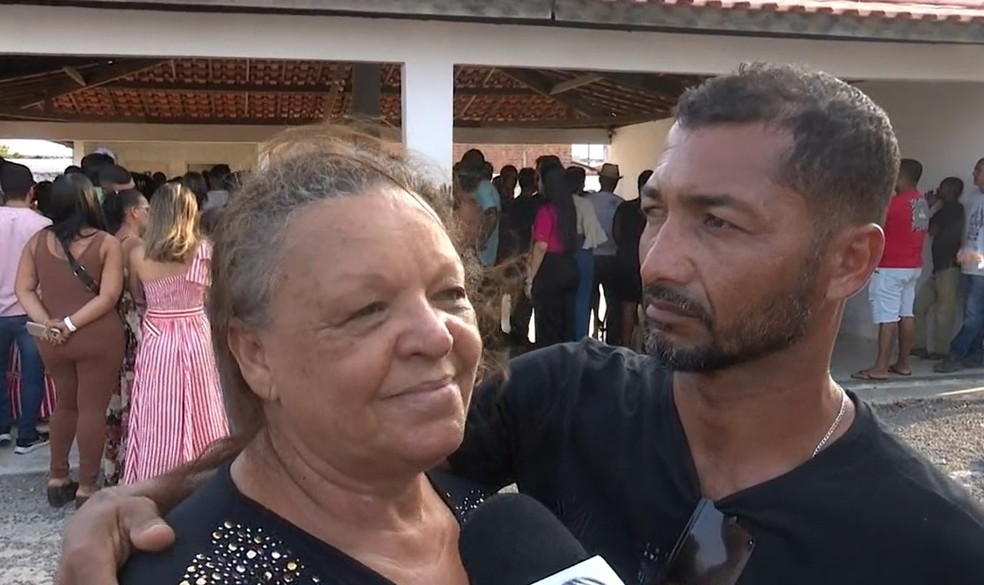 Mãe lamentou morte do filho — Foto: Reprodução/TV Subaé
