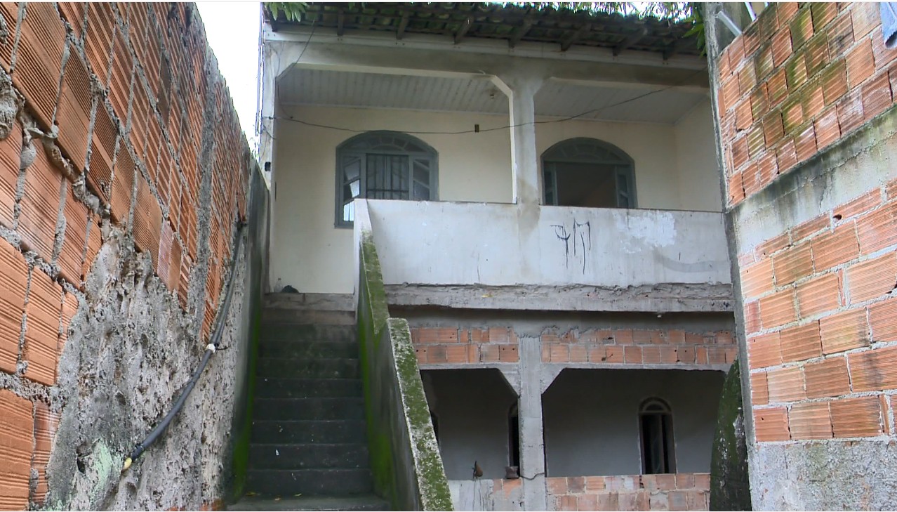 Mulher Mata Marido A Facadas Na Frente Dos Filhos Durante Briga E Alega