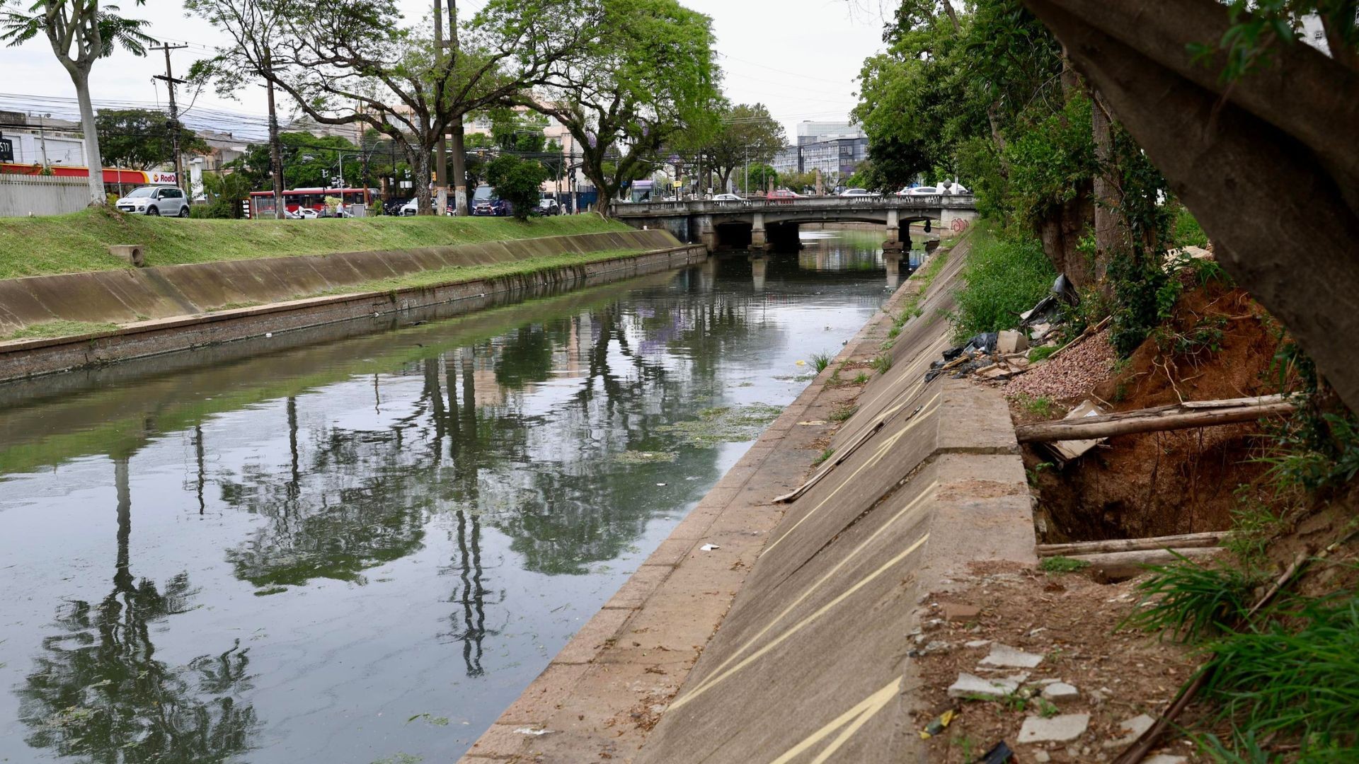 Panorama: Dmae simula fechamento de comportas e retoma obra no Arroio Dilúvio, em Porto Alegre