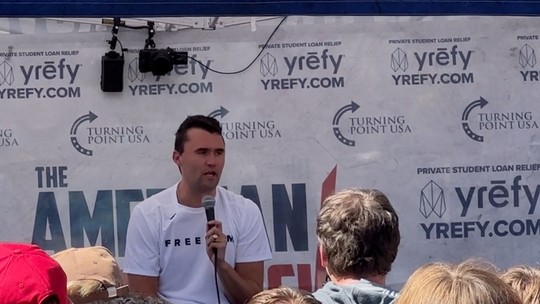 ‘Prove que estou errado’: como Charlie Kirk agiu nas universidades e virou fenômeno do conservadorismo jovem nos EUA - Especialistas ouvidos pelo g1 analisam capacidade retórica do ativista e teor de seus principais discursos. Americano foi assassinado na última quarta-feira (11), aos 31 anos, durante um evento na Universidade Utah Valley.