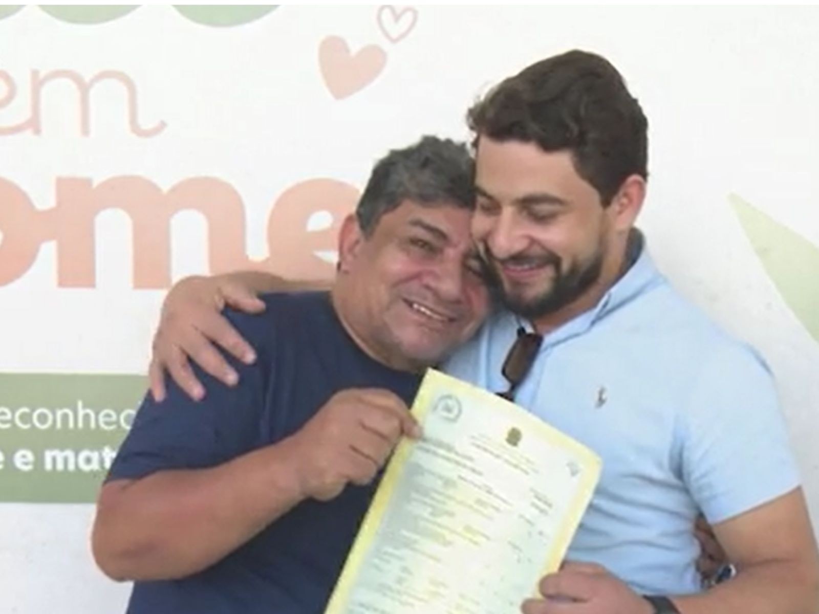 Dentista que sofreu acidente aéreo no AC inclui nome do pai na certidão: 'Aprendi a perdoar ele'