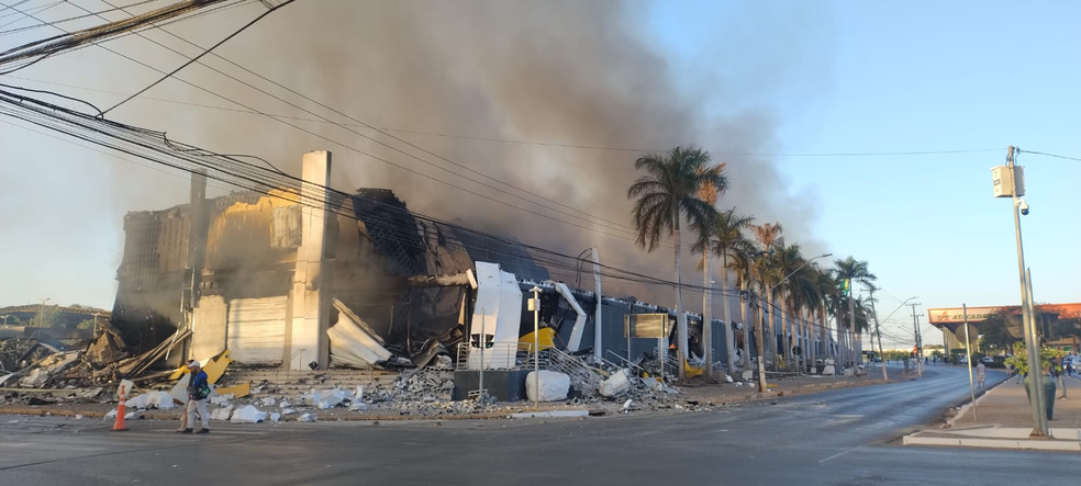 Incêndio atingiu shopping em Cuiabá — Foto: Reprodução