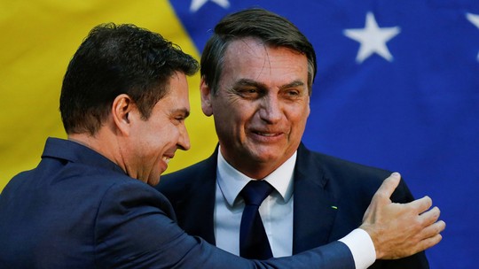 É #FAKE que Câmara dos Deputados suspendeu ação penal do STF contra Bolsonaro - Vídeo mostra votação de 7 de maio no plenário, mas resultado suspendeu a ação da Corte contra o deputado Alexandre Ramagem, e não contra o ex-presidente.