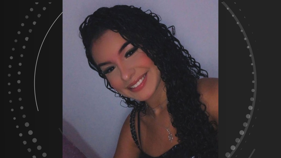Beatriz Santos Silva, de 18 años, murió luego de que su novio condujera una motocicleta por una avenida de Cariacica, Espírito Santo y el vehículo chocara de frente con un automóvil — Foto: Reproducción/Redes sociales