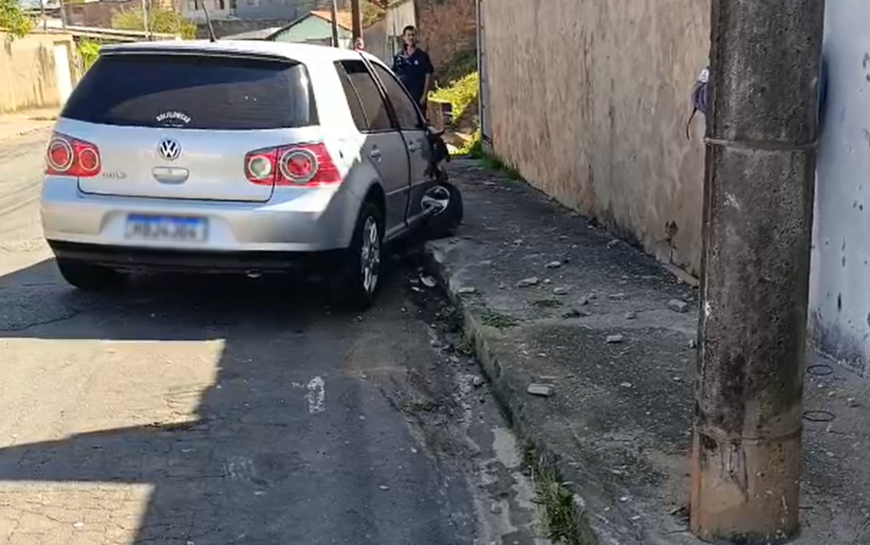 Homem morre atropelado e motorista foge em Poços de Caldas, MG