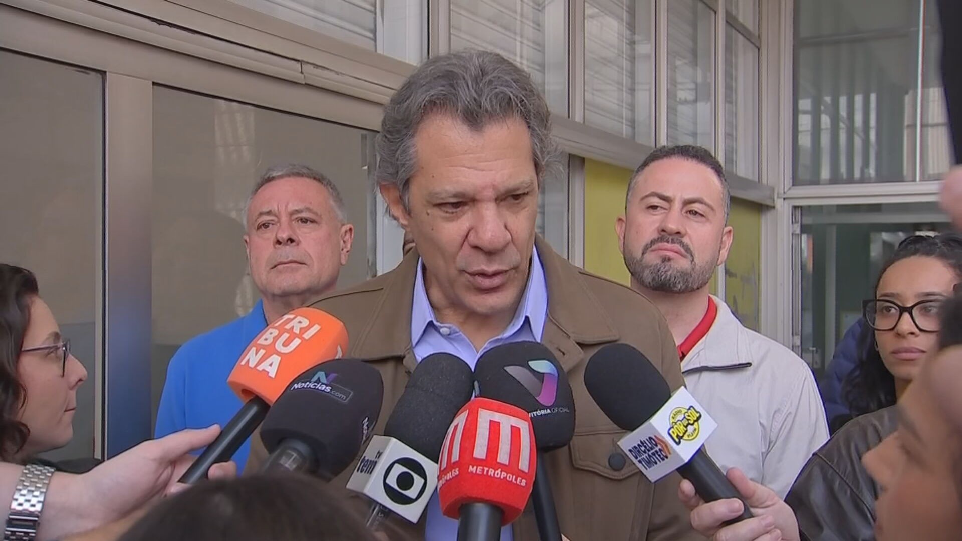 Haddad cobra investigação sobre contratos de ônibus da capital e critica privatização da CPTM: 'desorganizada' e 'selvagem'