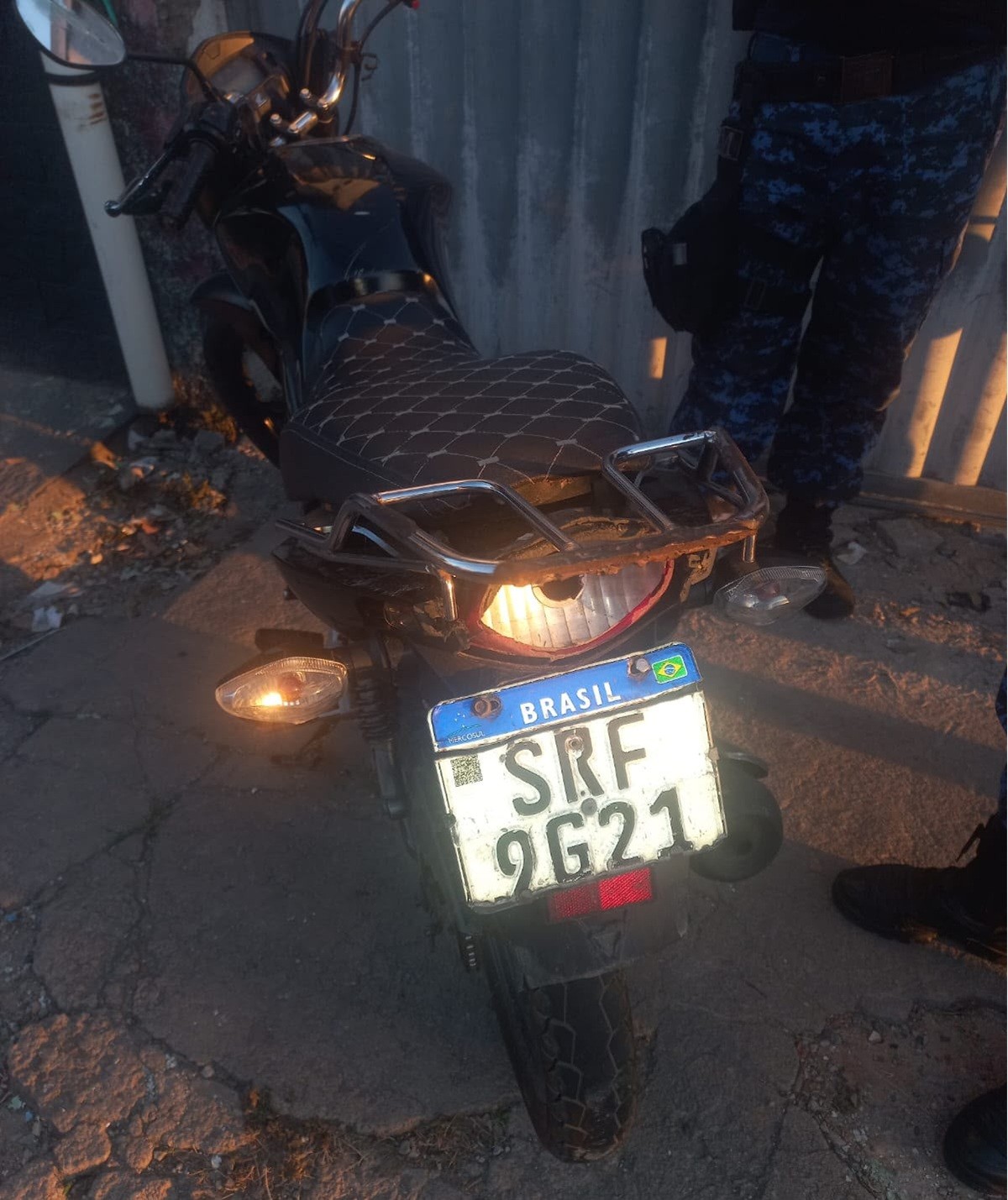 Motocicleta clonada é apreendida após ser identificada por câmeras em Campos