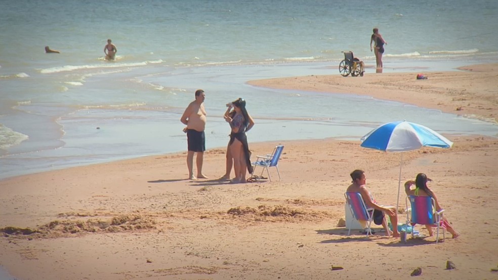 Prainha do Torres, em Sales, onde o Rio Tietê ganha ares de litoral — Foto: Reprodução/TV TEM