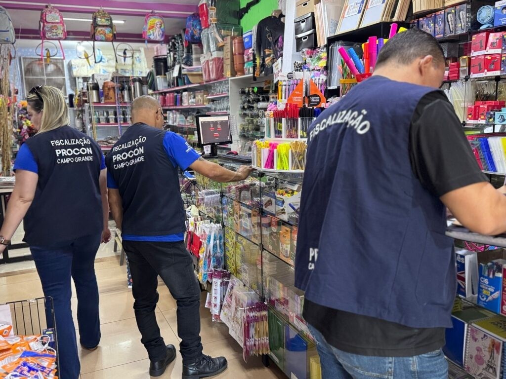 Material escolar na mira: Procon fiscaliza preços e listas exigidas por escolas