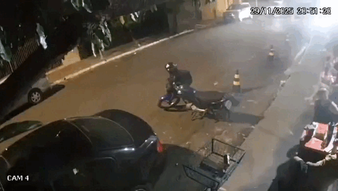 
VÍDEO: Motorista invade calçada de bar e atropela mãe e criança de 3 anos no interior de SP