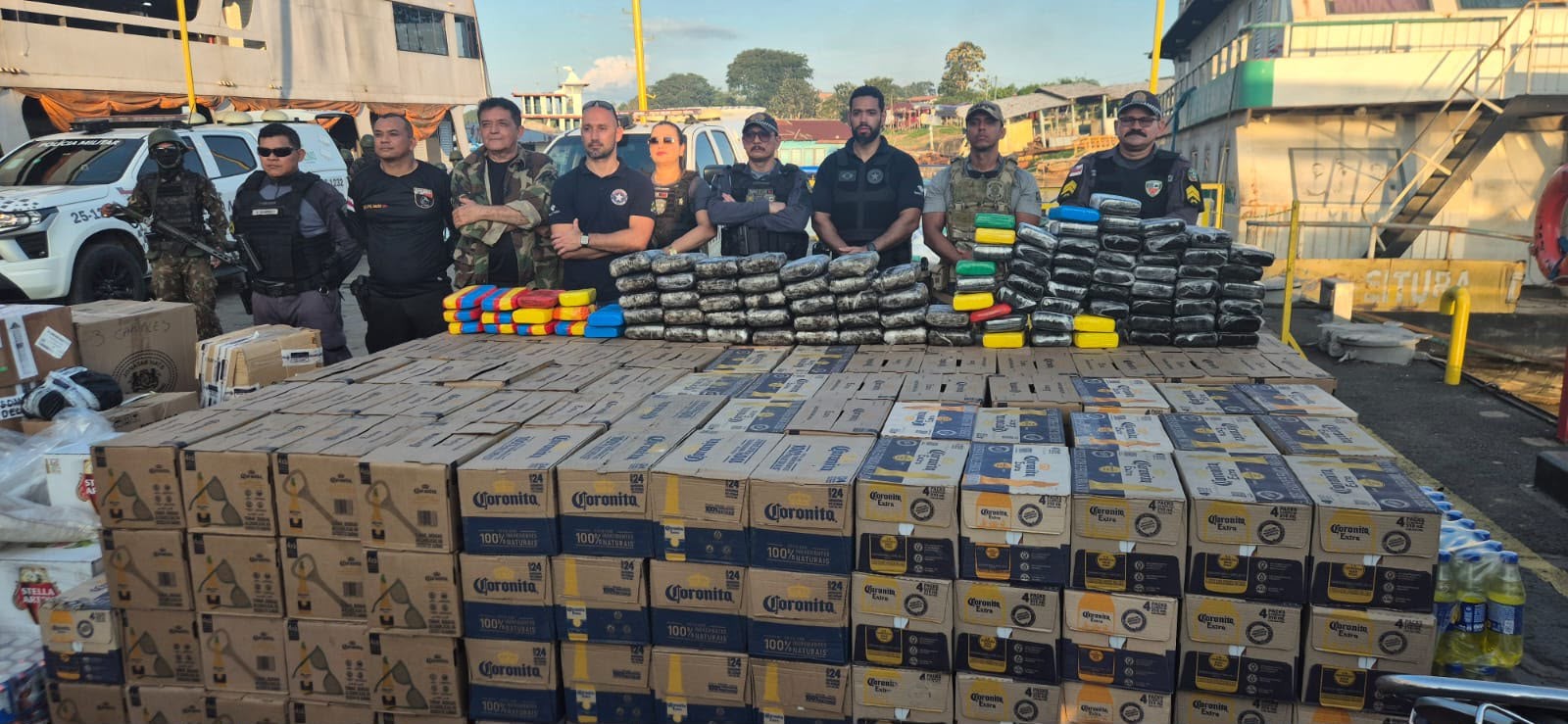 Mais de 110 kg de drogas escondidos em pneus e sofá são apreendidos em barco no interior do AM