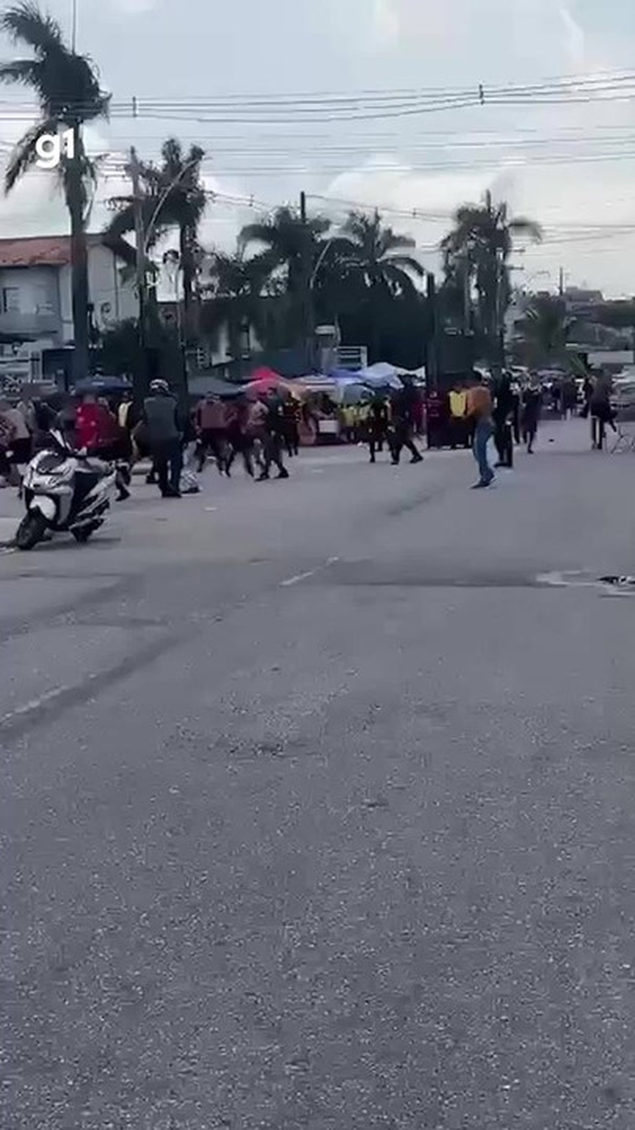 Vídeos mostram briga entre torcedores de Remo e Flamengo momentos antes do jogo no Mangueirão, em Belém