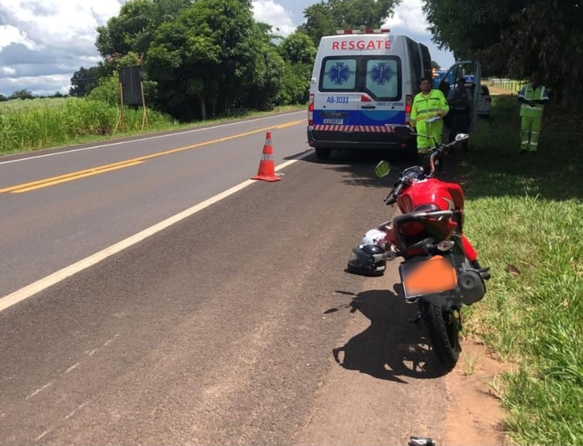 Condutora e passageira de motocicleta ficam feridas após atropelamento de cachorro em estrada vicinal