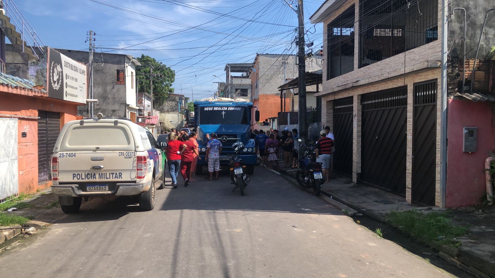 Criança de seis anos morre após ser atropelada por caçamba em Manaus